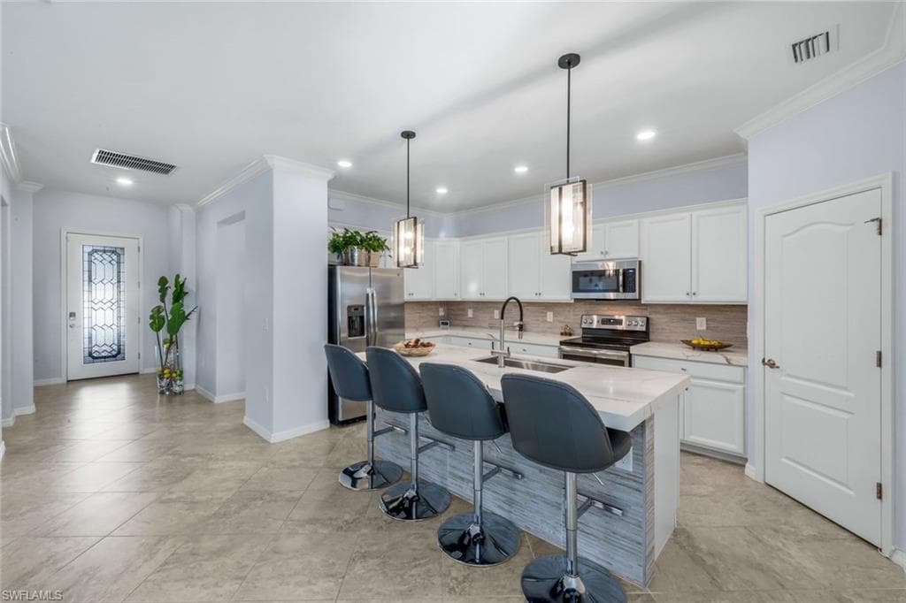 9445 Glenforest DR, NAPLES FL 34120-3