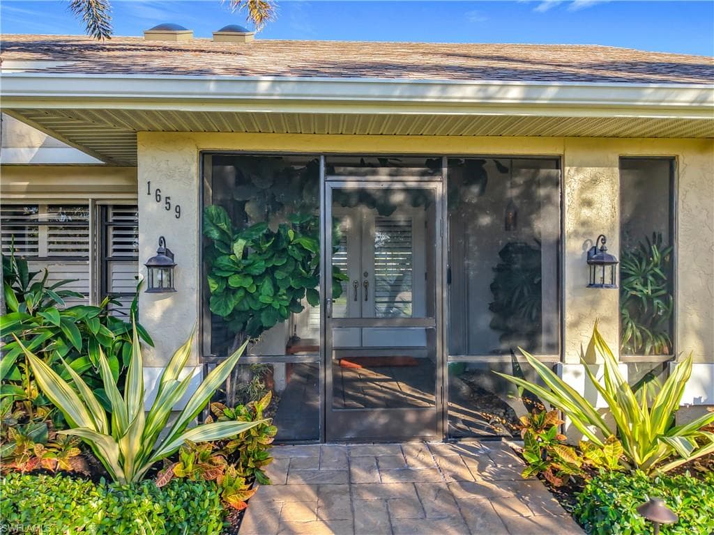 1659 Sandpiper ST, NAPLES FL 34102-1