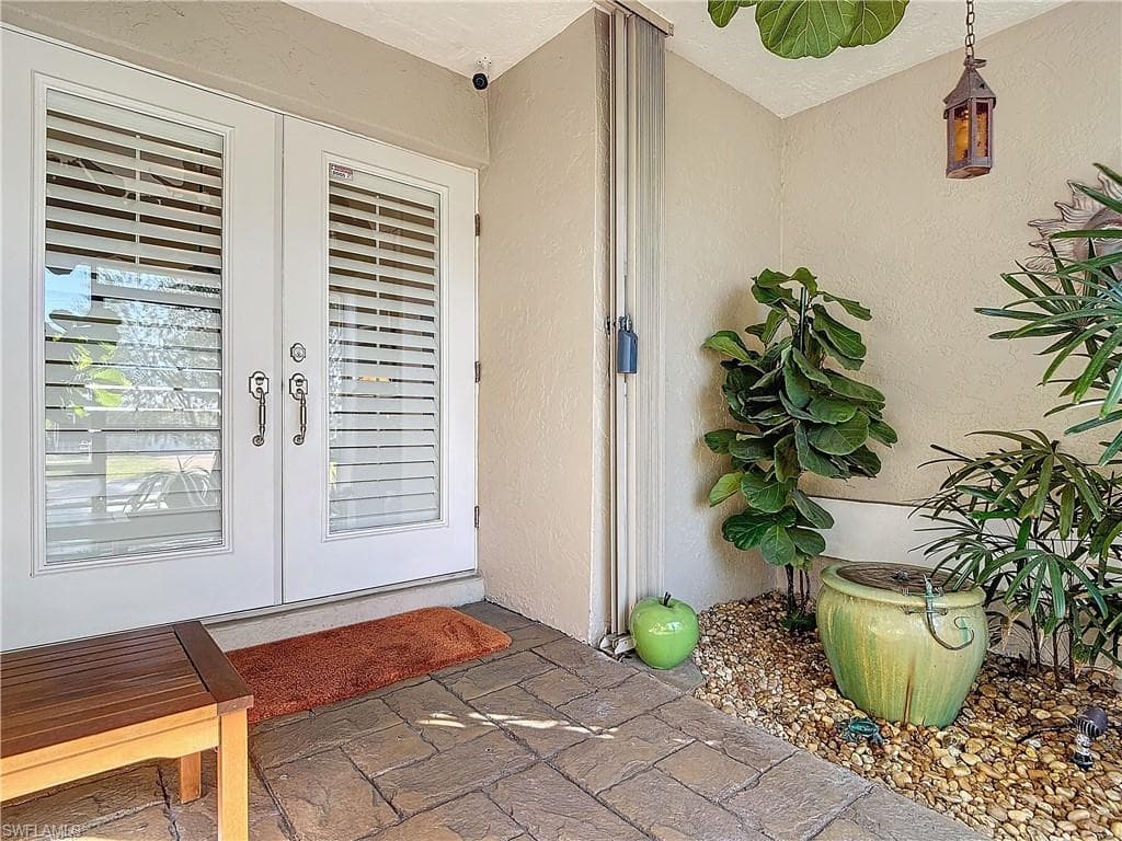 1659 Sandpiper ST, NAPLES FL 34102-4