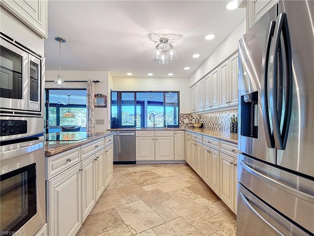 1659 Sandpiper ST, NAPLES FL 34102-18