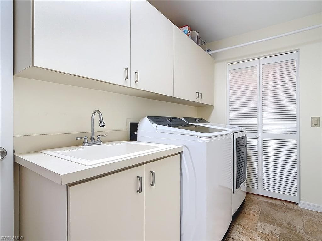 1659 Sandpiper ST, NAPLES FL 34102-34
