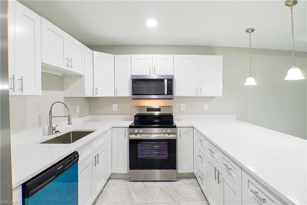 2020 E 12th ST, LEHIGH ACRES FL 33972-2