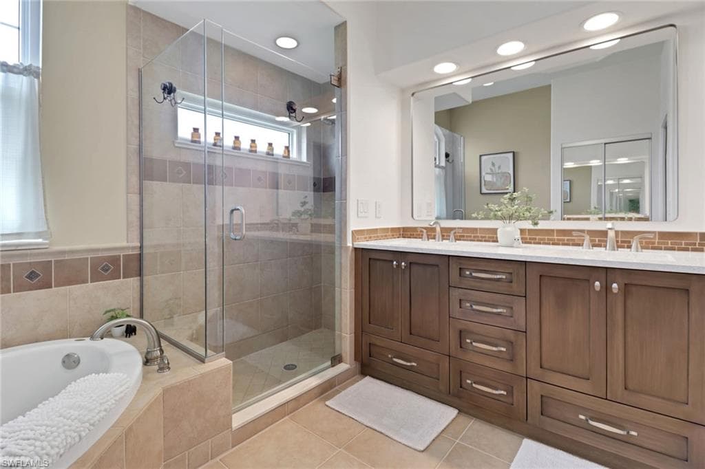 8106 Tauren CT, NAPLES FL 34119-16