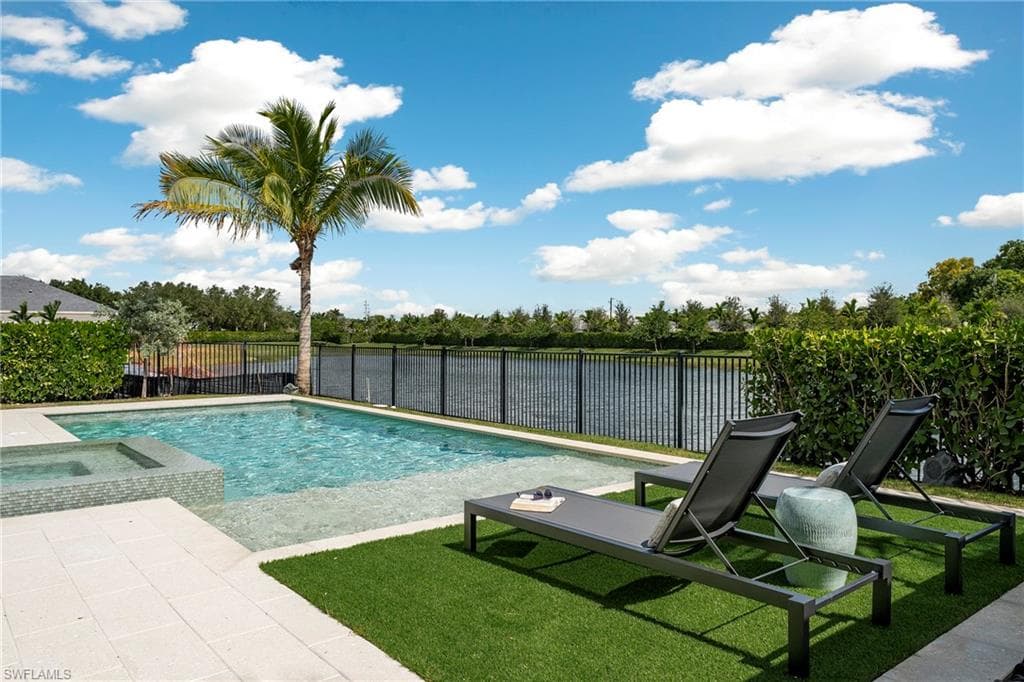 6704 Newport RD, NAPLES FL 34109-37