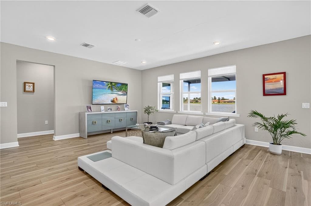 2082 Grove DR, NAPLES FL 34120-5