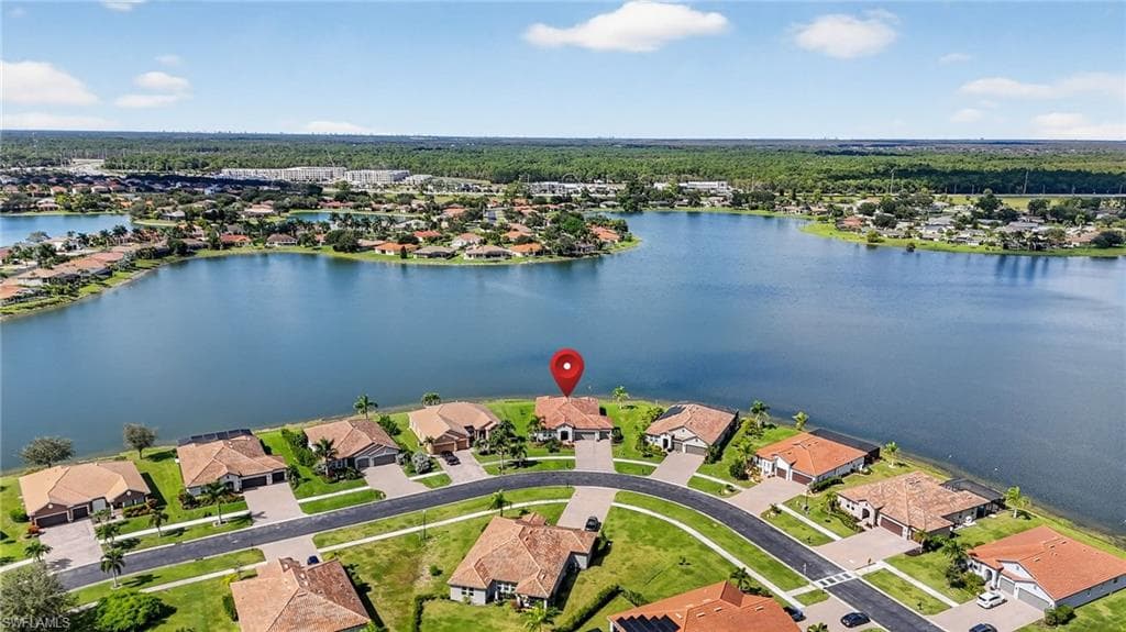 2082 Grove DR, NAPLES FL 34120-41