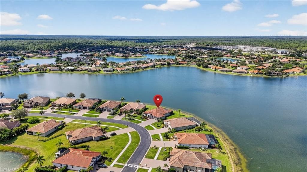 2082 Grove DR, NAPLES FL 34120-42