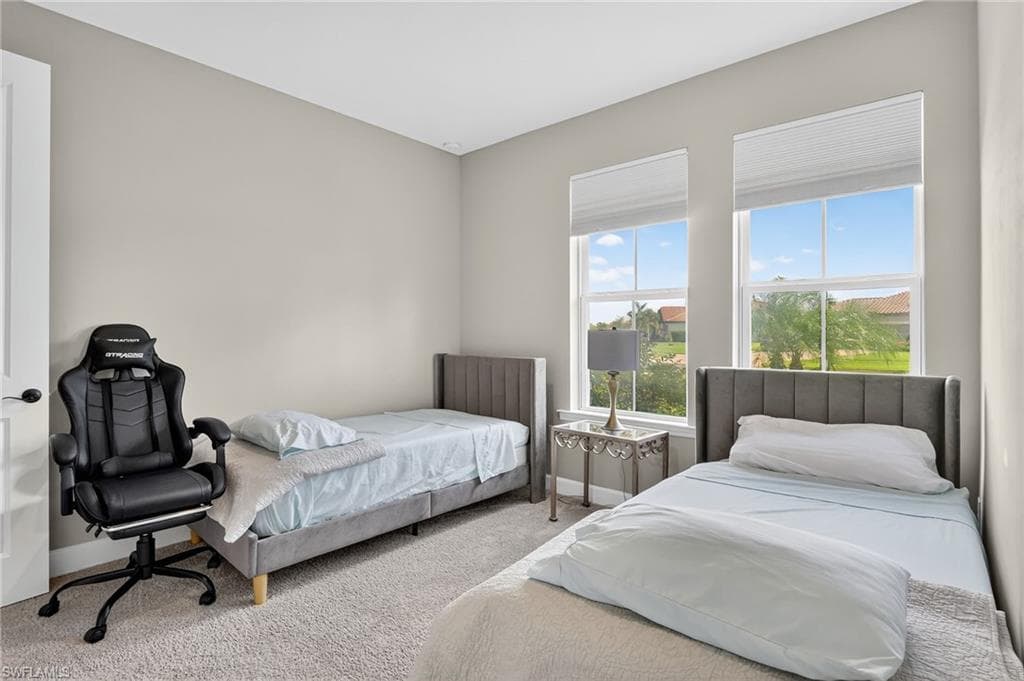 2082 Grove DR, NAPLES FL 34120-25