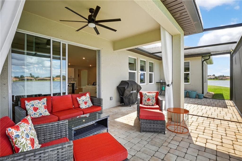 2082 Grove DR, NAPLES FL 34120-35