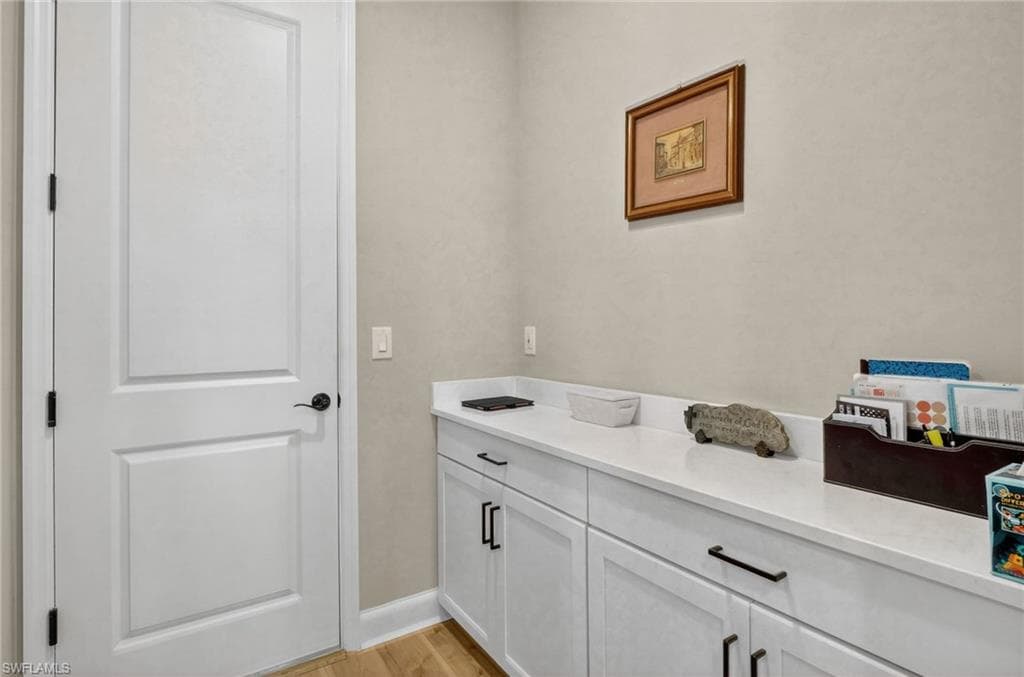 2082 Grove DR, NAPLES FL 34120-31