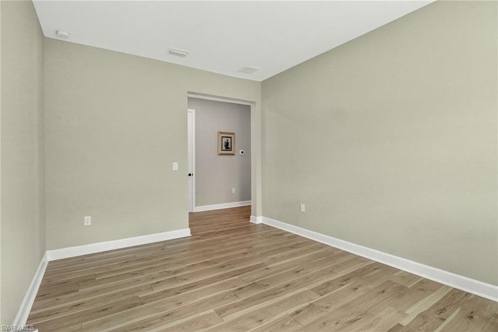 2082 Grove DR, NAPLES FL 34120-29