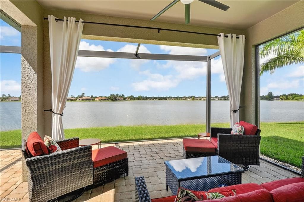 2082 Grove DR, NAPLES FL 34120-33
