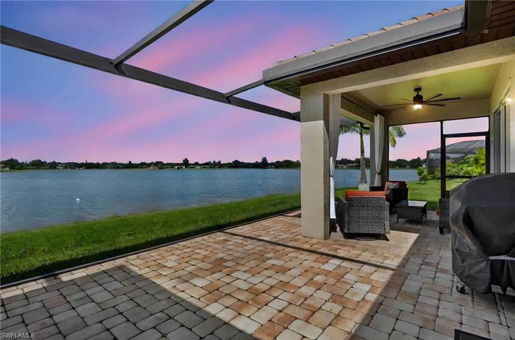 2082 Grove DR, NAPLES FL 34120-37