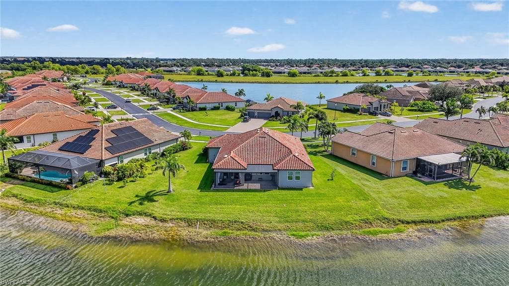 2082 Grove DR, NAPLES FL 34120-44