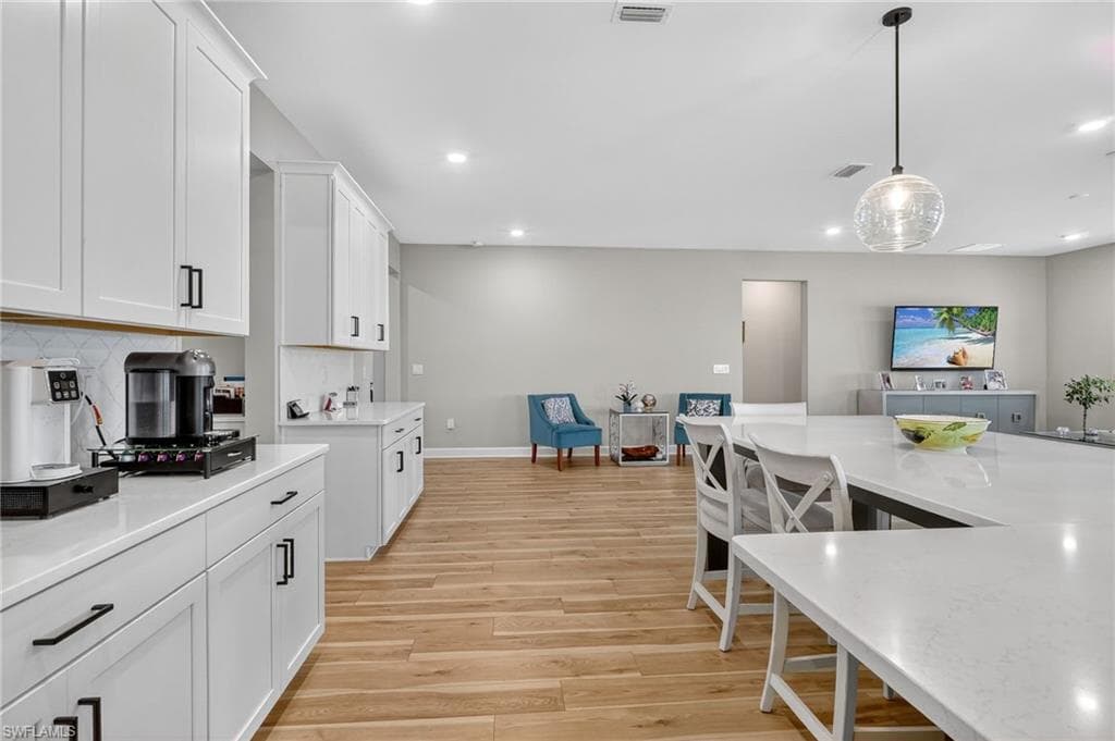 2082 Grove DR, NAPLES FL 34120-14
