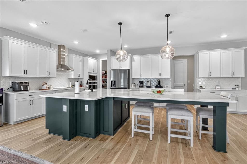 2082 Grove DR, NAPLES FL 34120-10