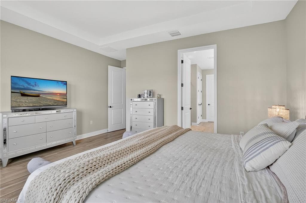 2082 Grove DR, NAPLES FL 34120-18