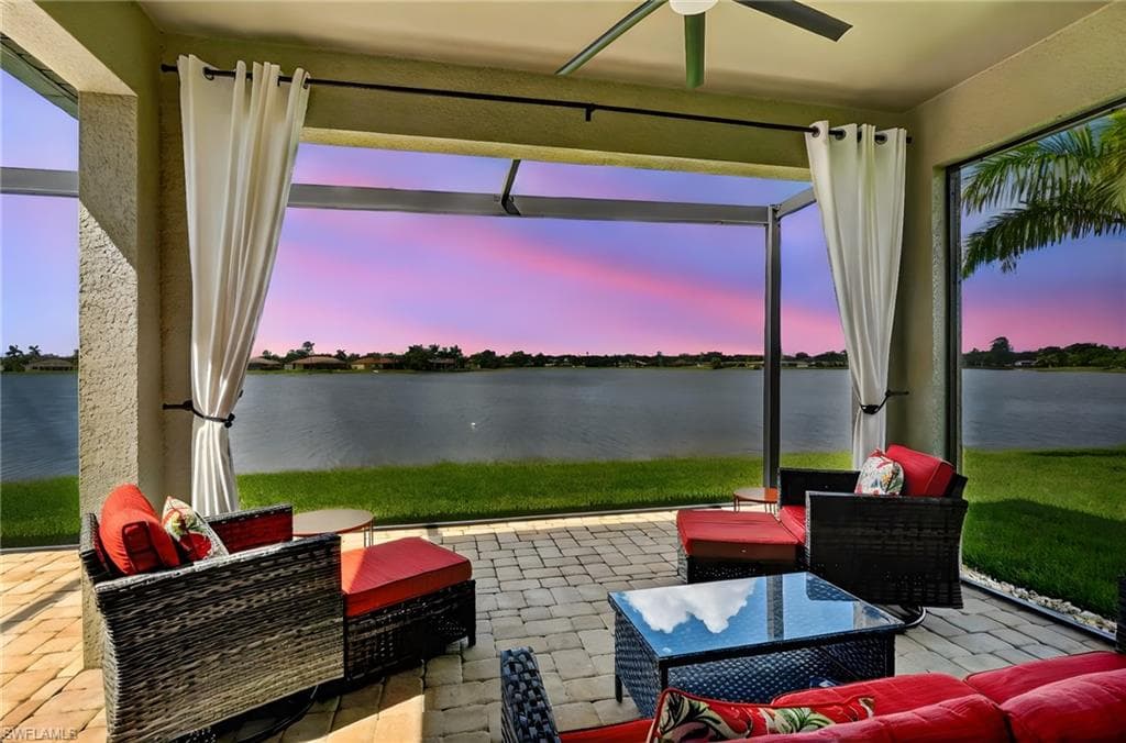 2082 Grove DR, NAPLES FL 34120-34