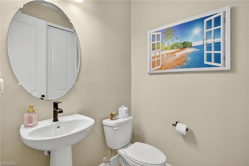 2082 Grove DR, NAPLES FL 34120-30
