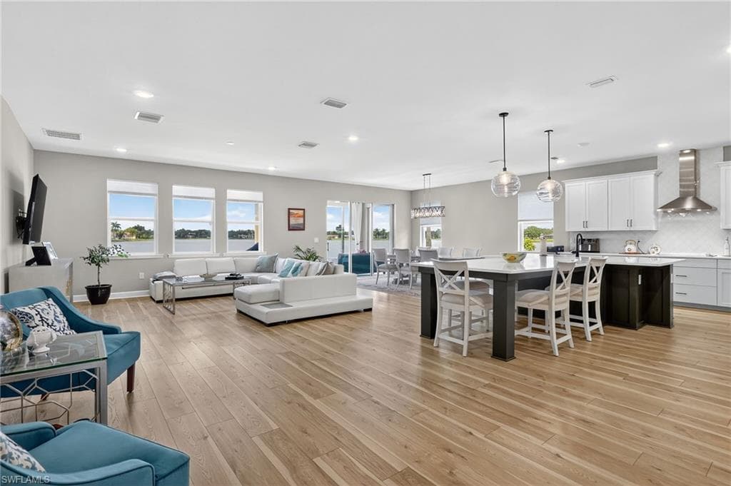 2082 Grove DR, NAPLES FL 34120-3