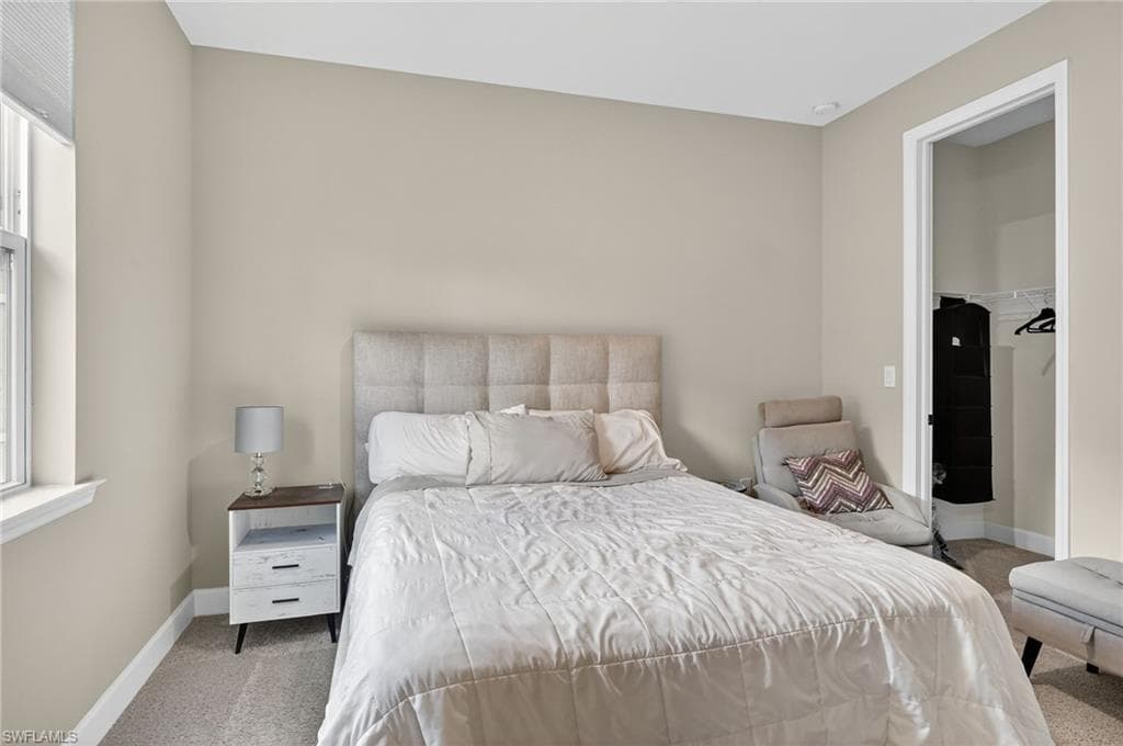 2082 Grove DR, NAPLES FL 34120-24