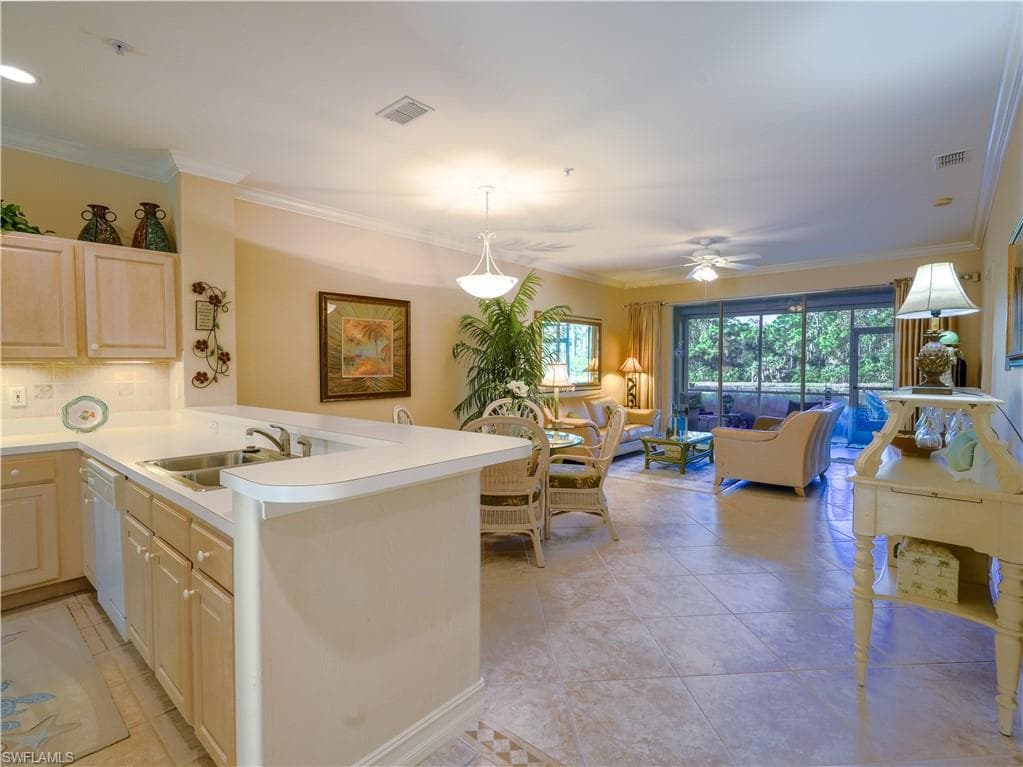 1015 Tarpon Cove DR # 1403, NAPLES FL 34110-2