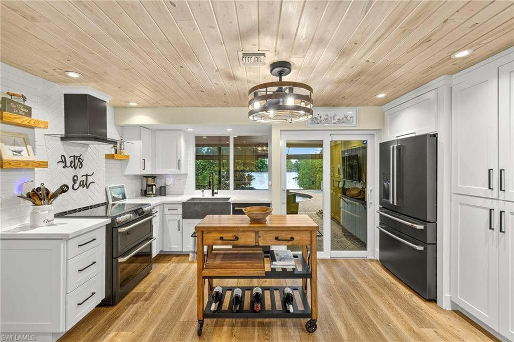 1643 Bunting LN, SANIBEL FL 33957-8