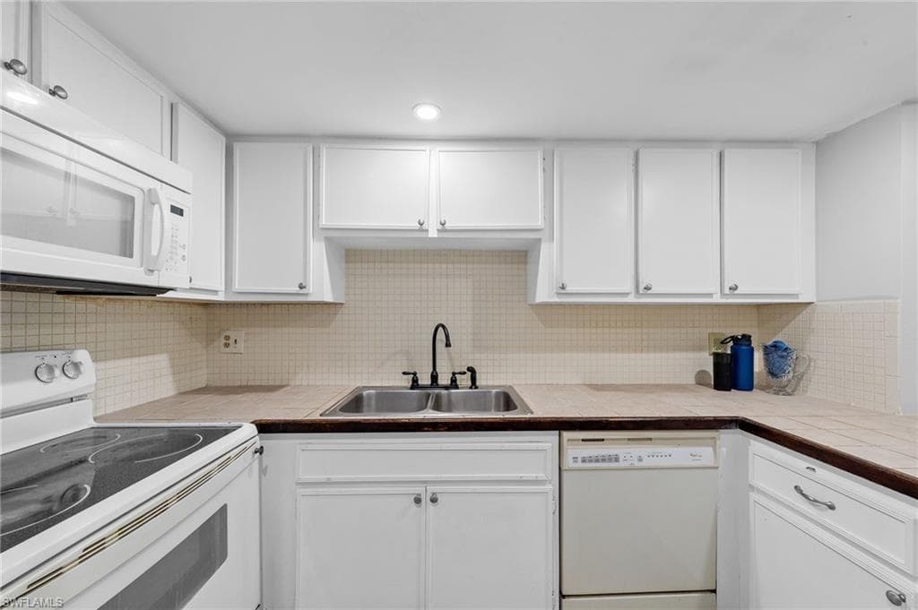 102 E Greens BLVD, LEHIGH ACRES FL 33936-9