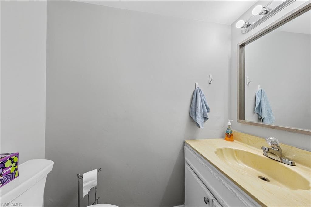 102 E Greens BLVD, LEHIGH ACRES FL 33936-18