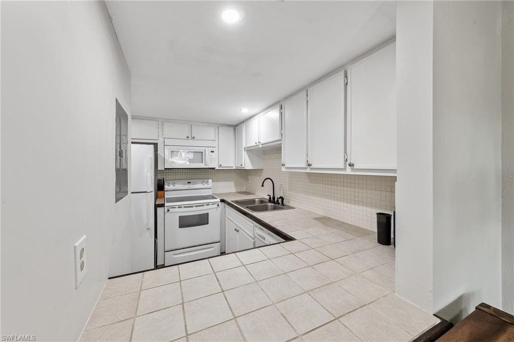 102 E Greens BLVD, LEHIGH ACRES FL 33936-7