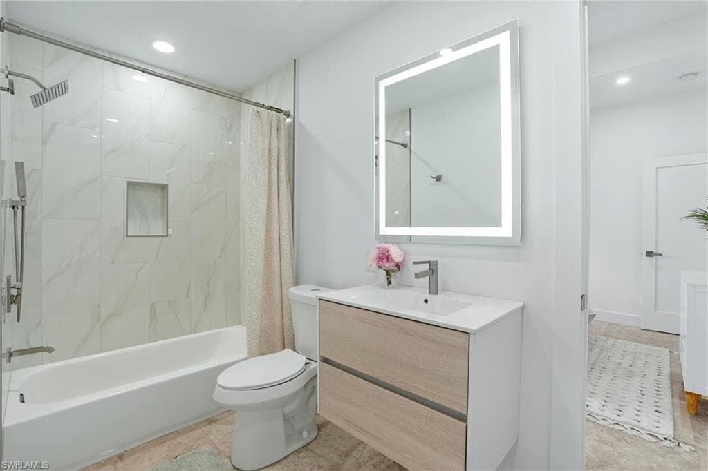 5122 Starfish AVE, NAPLES FL 34103-19