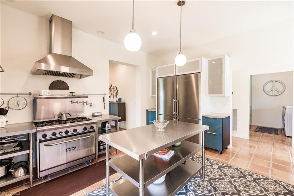 1291 Caloosa DR-12