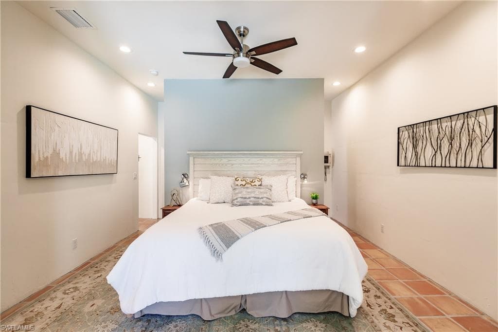 1291 Caloosa DR-16