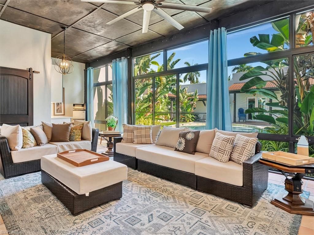 1291 Caloosa DR-27