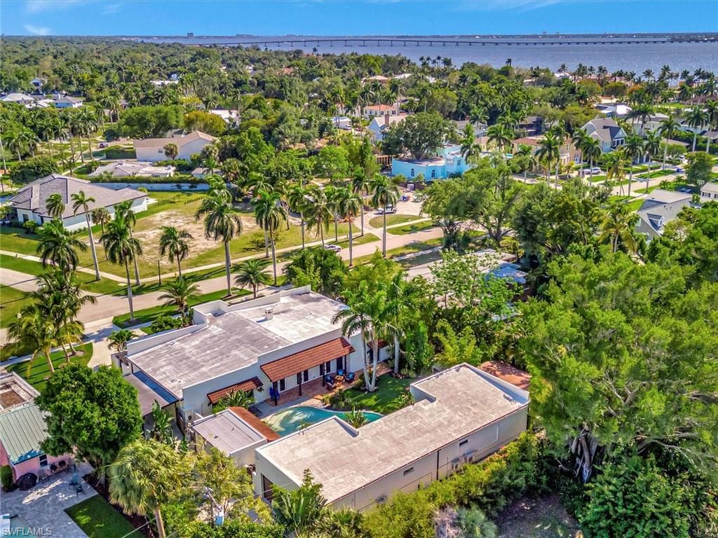 1291 Caloosa DR-9