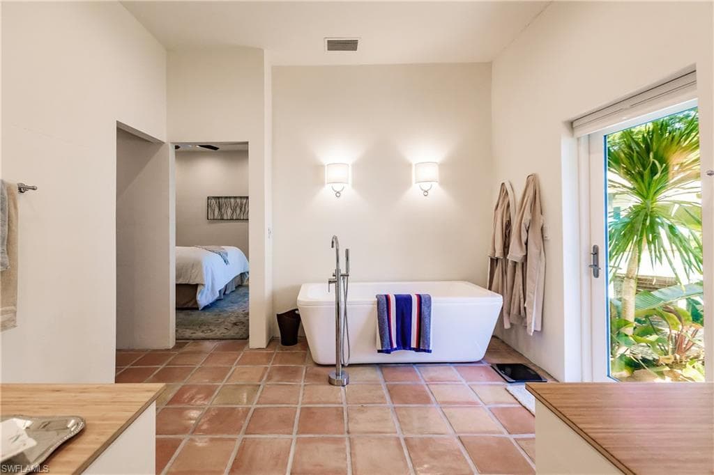 1291 Caloosa DR-17