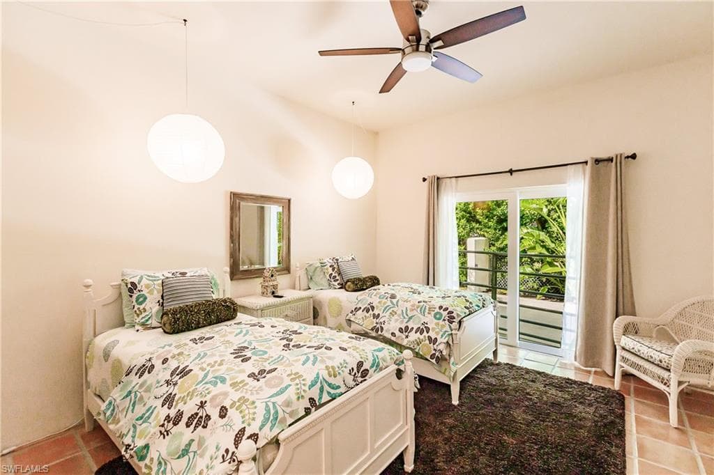 1291 Caloosa DR-18