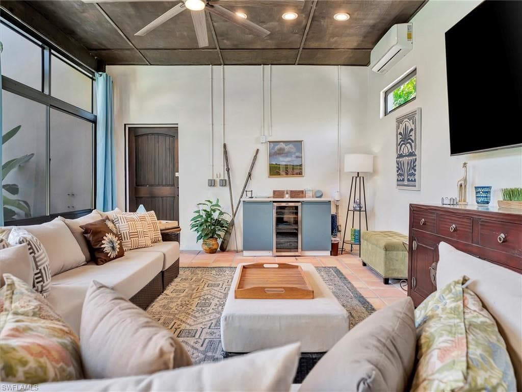 1291 Caloosa DR-28
