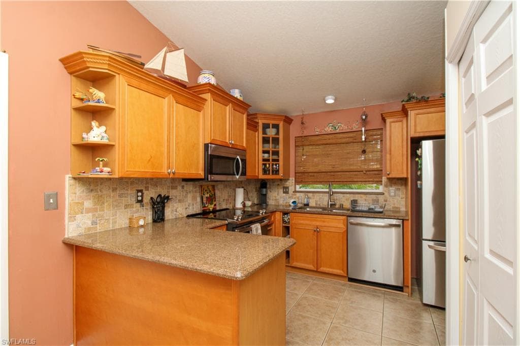 306 Emerald Bay CIR # 8, NAPLES FL 34110-33