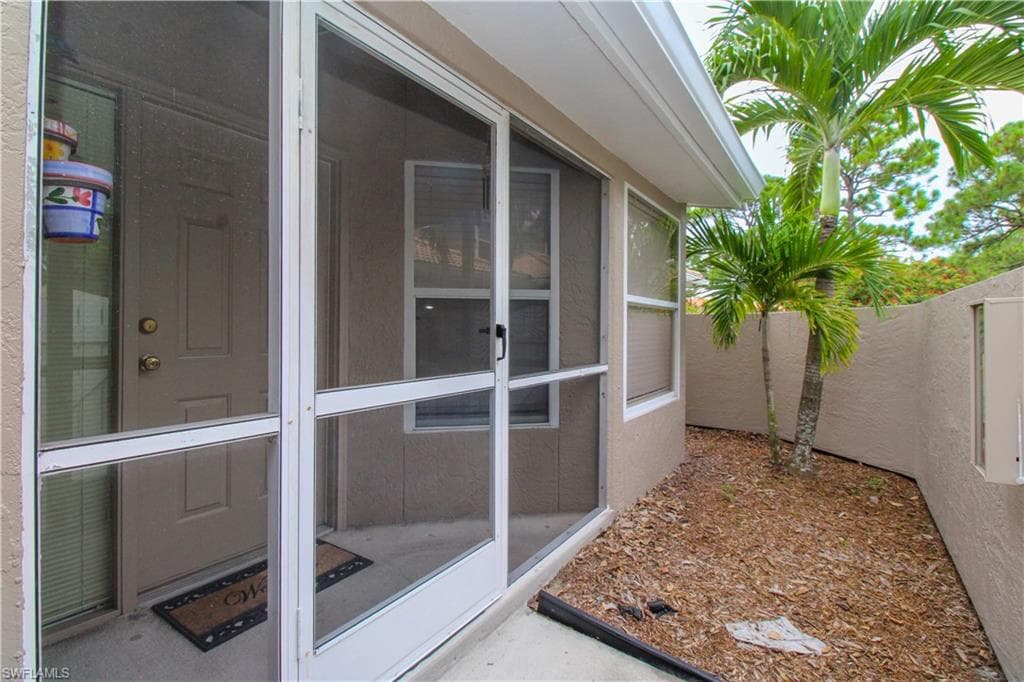 306 Emerald Bay CIR # 8, NAPLES FL 34110-9