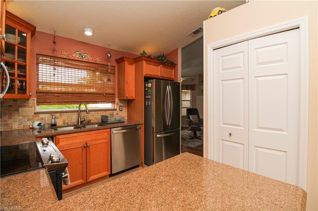 306 Emerald Bay CIR # 8, NAPLES FL 34110-32