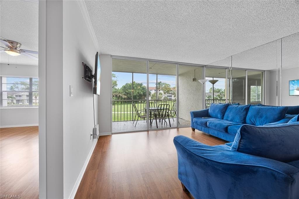 1083 Forest Lakes DR # 207, NAPLES FL 34105-8