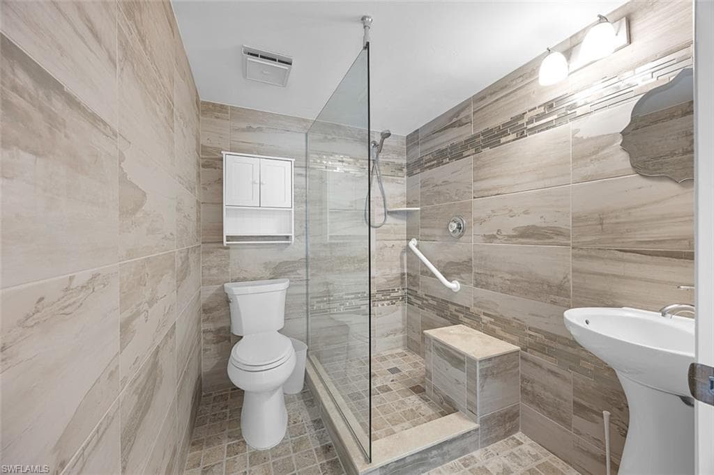 1083 Forest Lakes DR # 207, NAPLES FL 34105-14