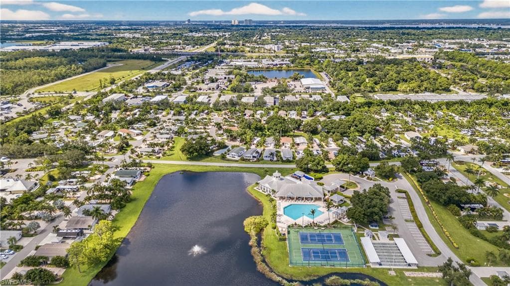 5720 Maplewood CT, FORT MYERS FL 33905-29