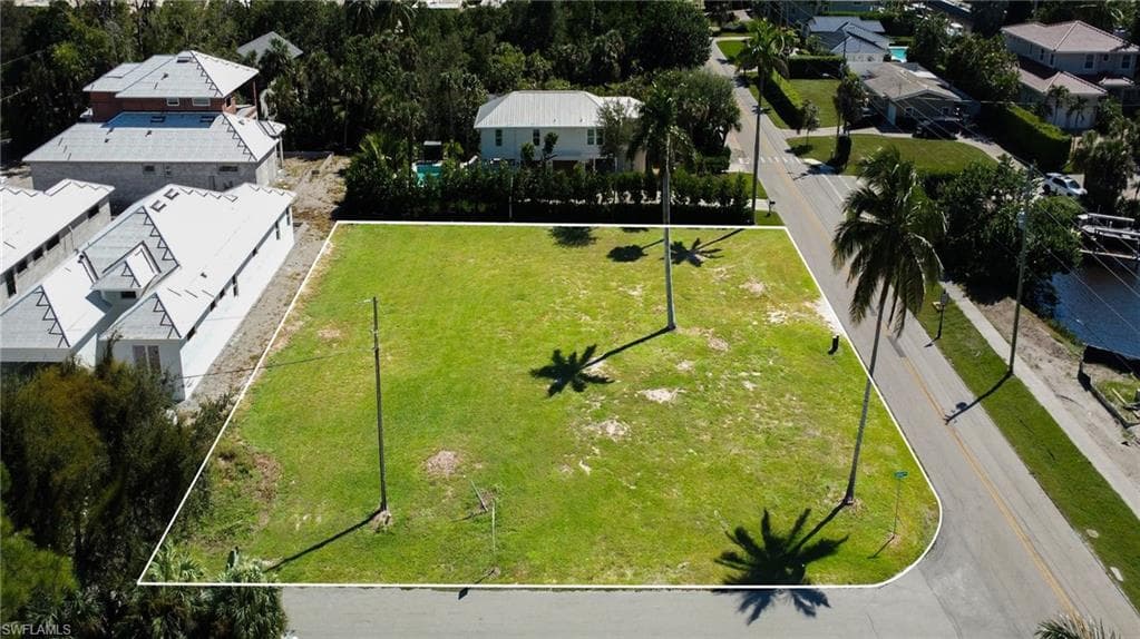 1427 Sandpiper ST, NAPLES FL 34102-5