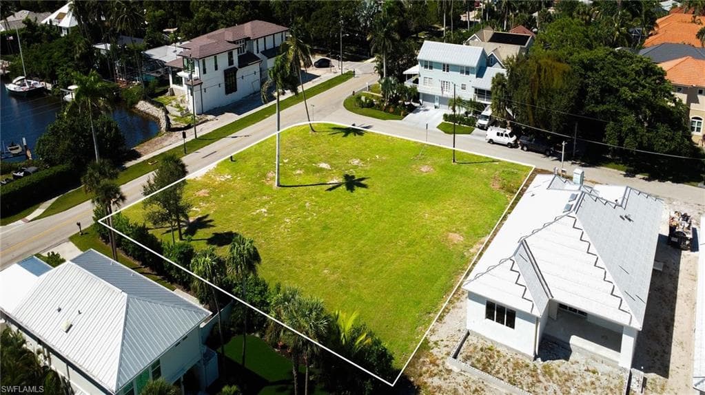 1427 Sandpiper ST, NAPLES FL 34102-4