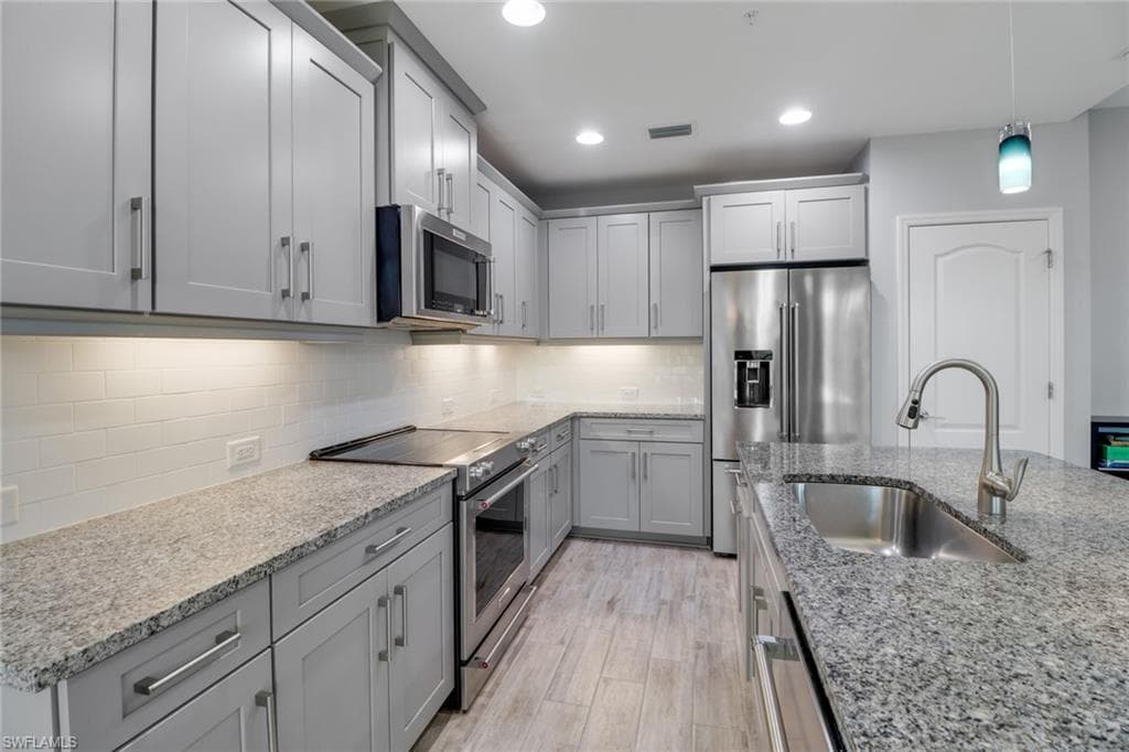 6973 Avalon CIR # 1403, NAPLES FL 34112-2