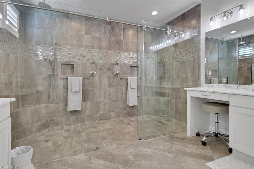 21450 Strada Nuova CIR # A301, ESTERO FL 33928-10