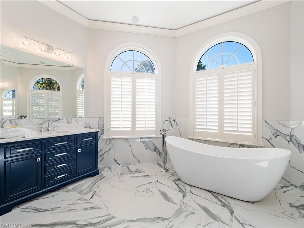 1266 Par View DR, SANIBEL FL 33957-39