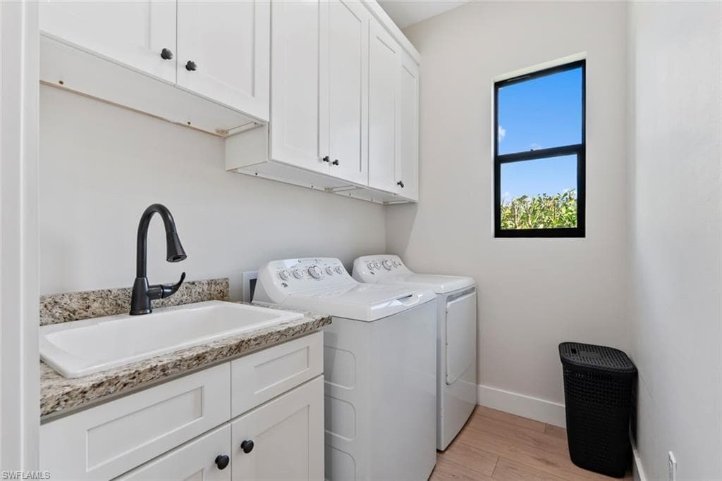 3552 Hibiscus AVE, NAPLES FL 34104-11